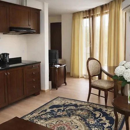 Luxury In Sunny With Pool, 5 Mins Walk To شقة