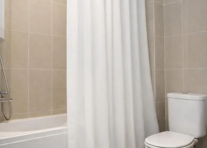 Luxury In Sunny With Pool, 5 Mins Walk To ساني بيتش