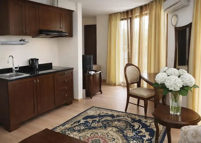 Luxury In Sunny With Pool, 5 Mins Walk To Apartamento